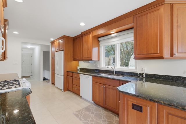 955 Summit Drive, Deerfield, IL 60015