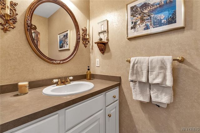 39 Wickendon Court, Amherst, NY 14221