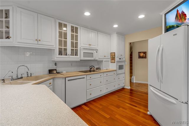 39 Wickendon Court, Amherst, NY 14221