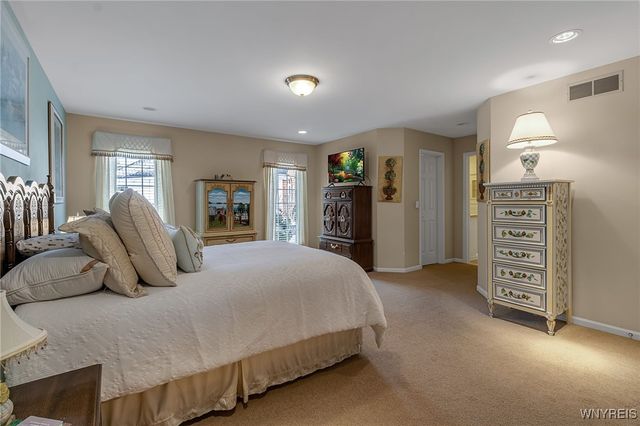 39 Wickendon Court, Amherst, NY 14221