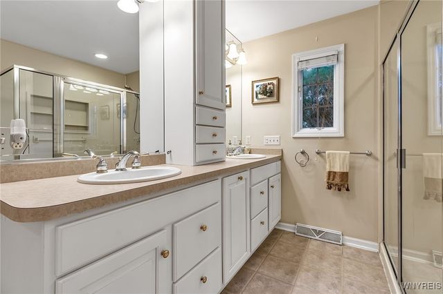 39 Wickendon Court, Amherst, NY 14221