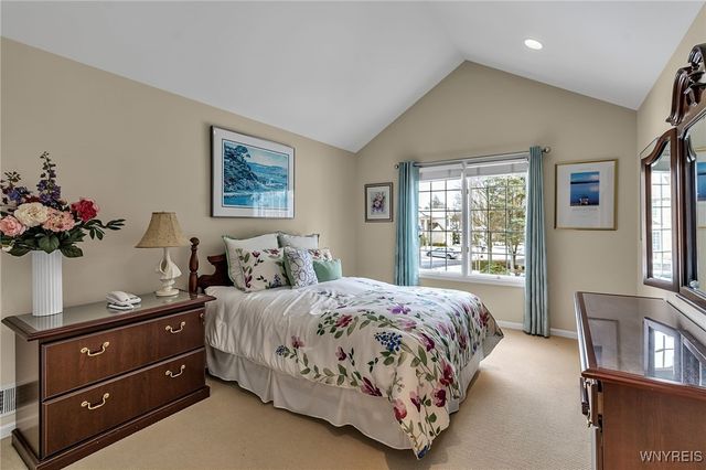 39 Wickendon Court, Amherst, NY 14221