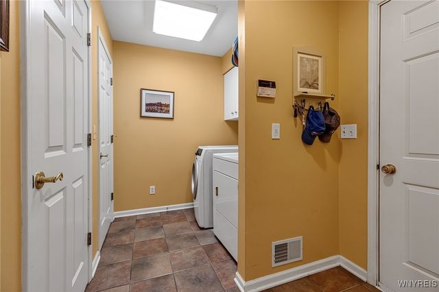 39 Wickendon Court, Amherst, NY 14221