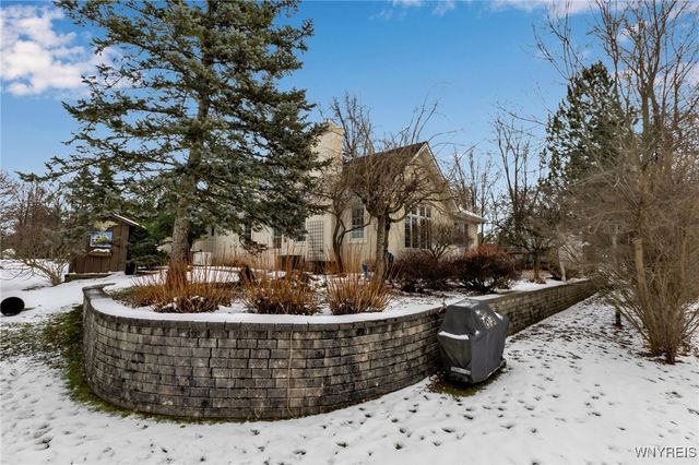 39 Wickendon Court, Amherst, NY 14221