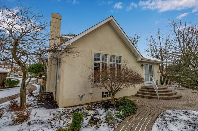 39 Wickendon Court, Amherst, NY 14221