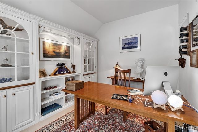 39 Wickendon Court, Amherst, NY 14221