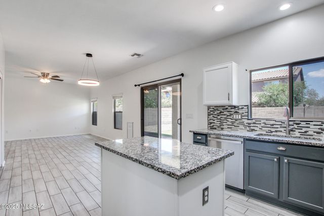432 W Calle Sombra Linda, Sahuarita, AZ 85629