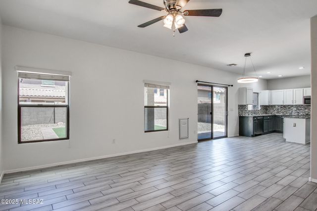 432 W Calle Sombra Linda, Sahuarita, AZ 85629