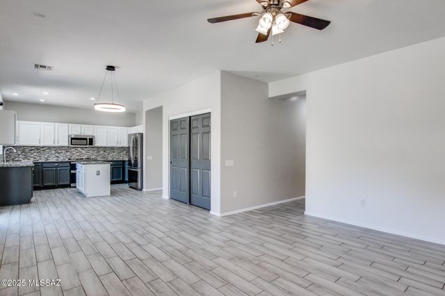 432 W Calle Sombra Linda, Sahuarita, AZ 85629