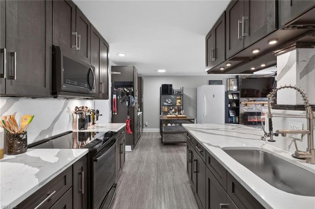 3288 Page Ave Apt 1109, Virginia Beach, VA 23451