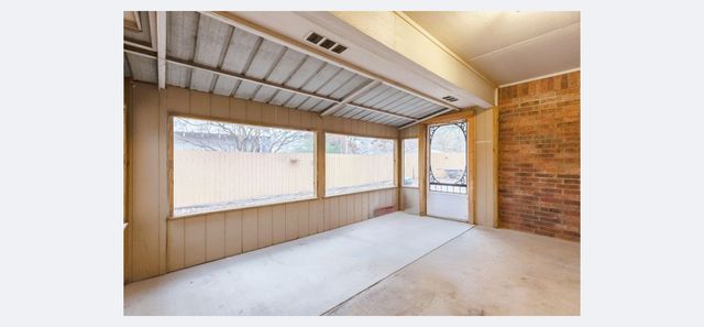 190 44th Street SW, Paris, TX 75460