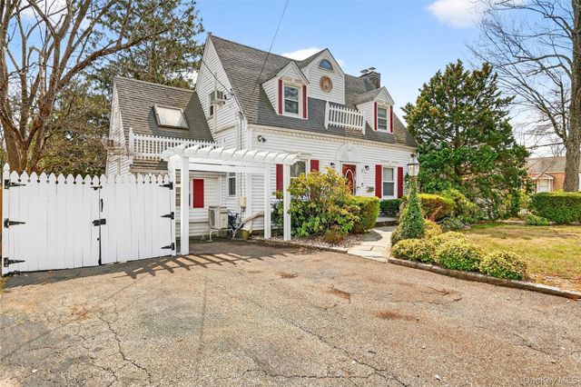 7 Winthrop Lane, Scarsdale, NY 10583