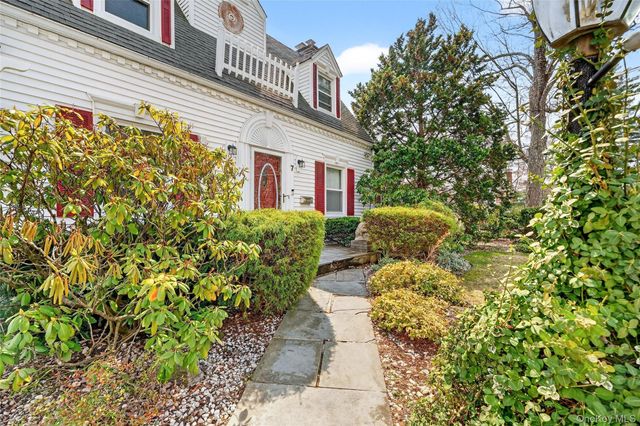 7 Winthrop Lane, Scarsdale, NY 10583