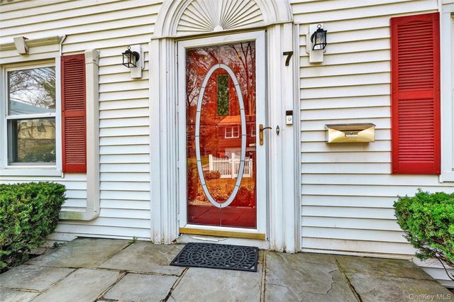 7 Winthrop Lane, Scarsdale, NY 10583