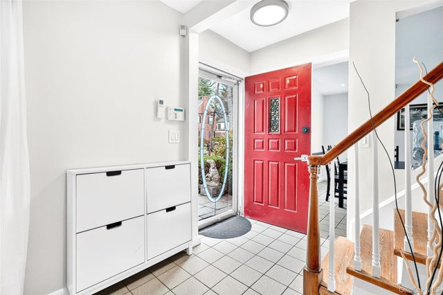 7 Winthrop Lane, Scarsdale, NY 10583