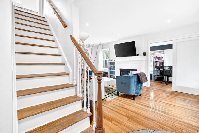 7 Winthrop Lane, Scarsdale, NY 10583