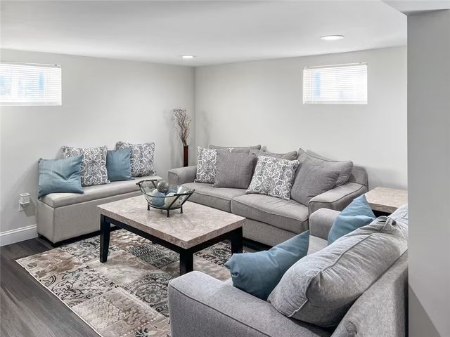 82 Kearns Avenue, Tiverton, RI 02878