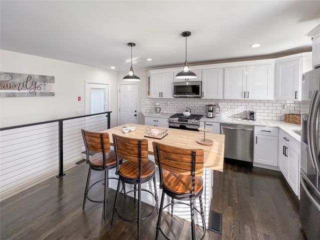 82 Kearns Avenue, Tiverton, RI 02878