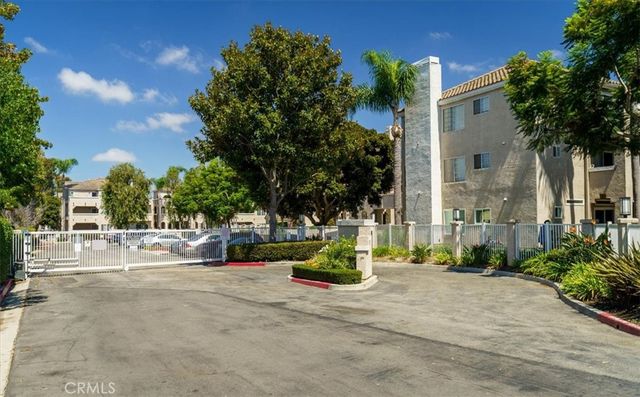 4561 Warner, Huntington Beach, CA 92649