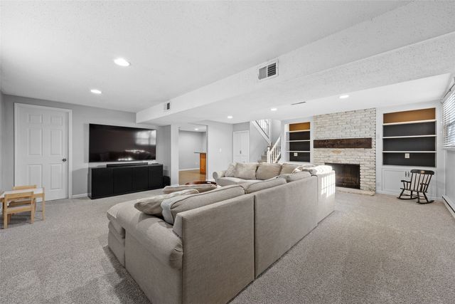 20 Clive Drive NW, Cedar Rapids, IA 52405