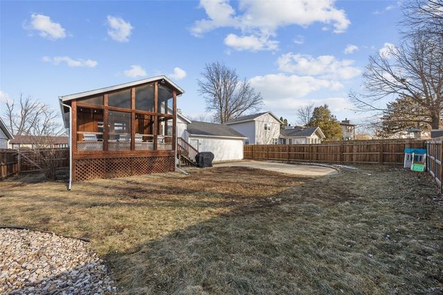 20 Clive Drive NW, Cedar Rapids, IA 52405