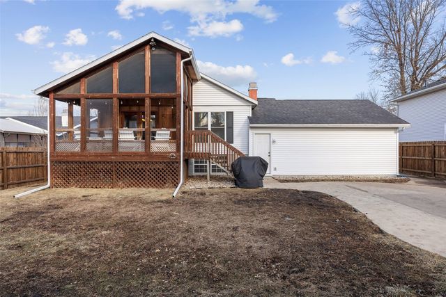20 Clive Drive NW, Cedar Rapids, IA 52405