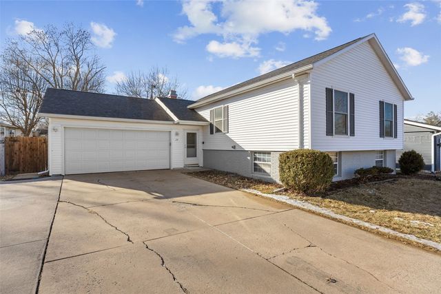 20 Clive Drive NW, Cedar Rapids, IA 52405