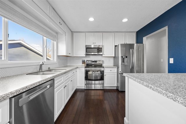 20 Clive Drive NW, Cedar Rapids, IA 52405