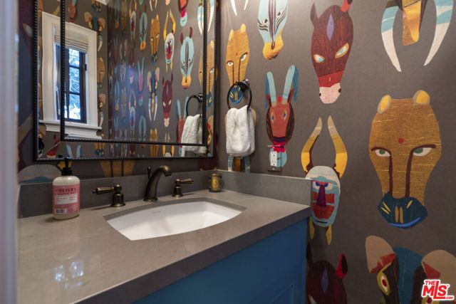 934 S Mullen Avenue, Los Angeles, CA 90019