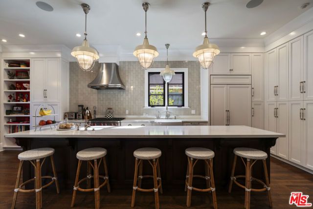 934 S Mullen Avenue, Los Angeles, CA 90019