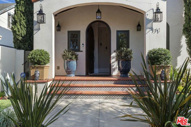 934 S Mullen Avenue, Los Angeles, CA 90019