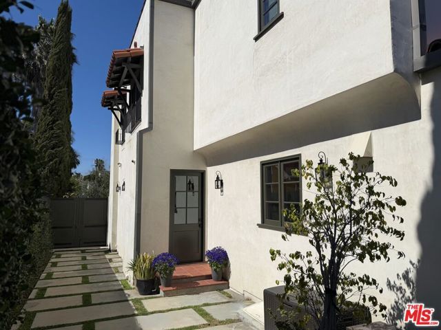 934 S Mullen Avenue, Los Angeles, CA 90019