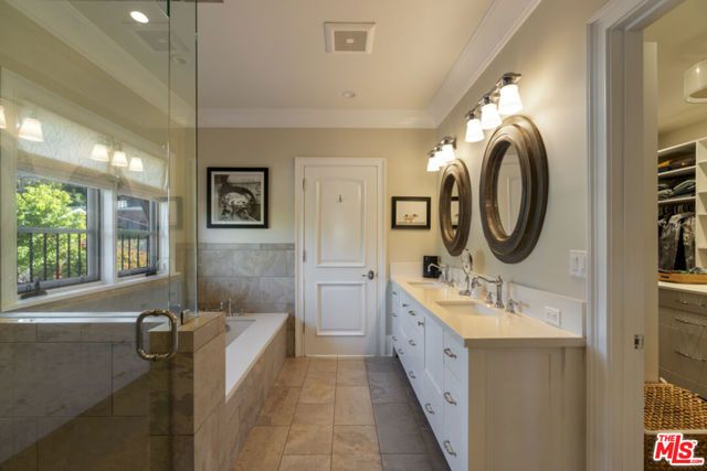 934 S Mullen Avenue, Los Angeles, CA 90019