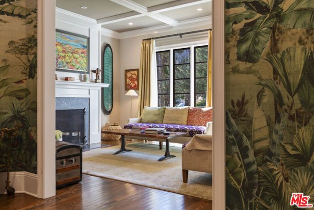 934 S Mullen Avenue, Los Angeles, CA 90019