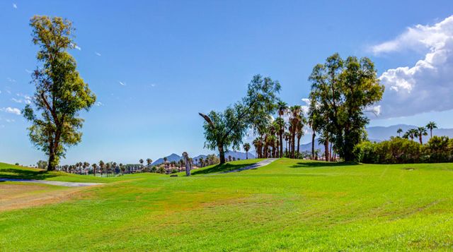 709 Vista Lago Circle N, Palm Desert, CA 92211