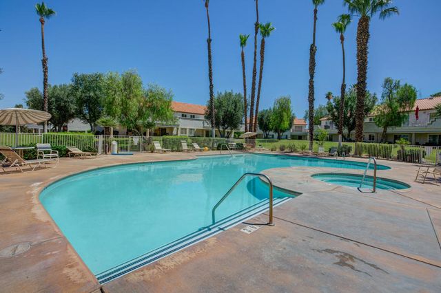 709 Vista Lago Circle N, Palm Desert, CA 92211