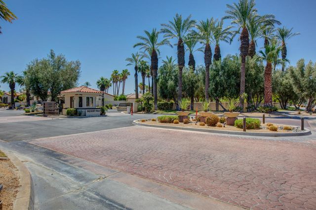 709 Vista Lago Circle N, Palm Desert, CA 92211