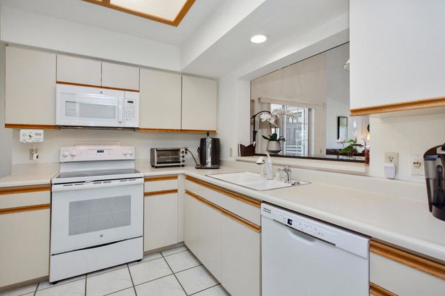 709 Vista Lago Circle N, Palm Desert, CA 92211