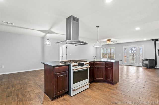 10704 N Jackson Highway, Lincoln, AR 72744