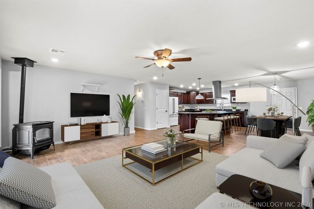 10704 N Jackson Highway, Lincoln, AR 72744