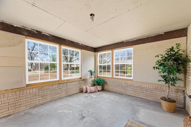 1530 W 20th St N, Wichita, KS 67203