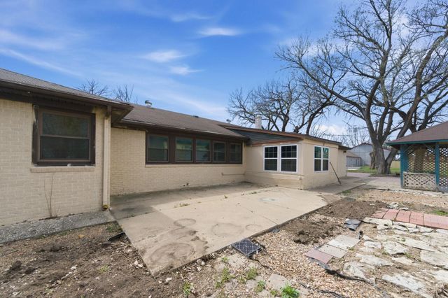 1530 W 20th St N, Wichita, KS 67203