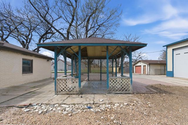 1530 W 20th St N, Wichita, KS 67203