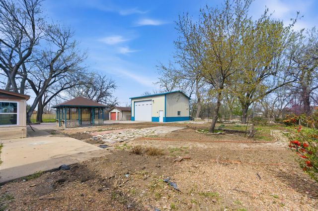 1530 W 20th St N, Wichita, KS 67203