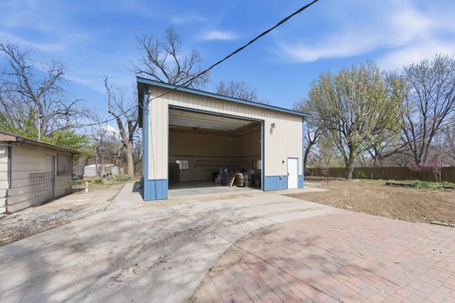 1530 W 20th St N, Wichita, KS 67203