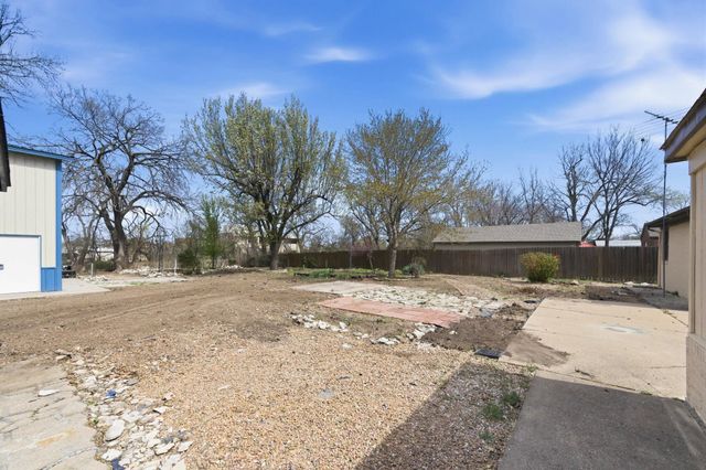 1530 W 20th St N, Wichita, KS 67203