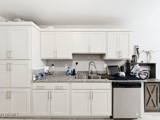 13828 Summer Story Avenue, Horizon City, TX 79928