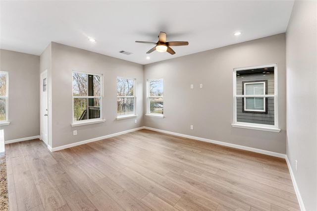 5101 Rue Street B, Houston, TX 77033