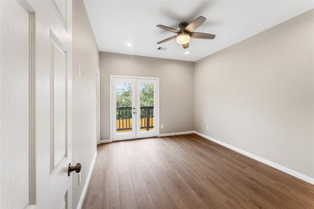 5101 Rue Street B, Houston, TX 77033