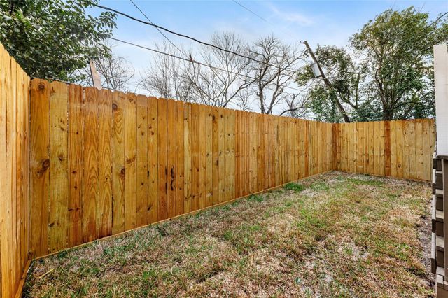 5101 Rue Street B, Houston, TX 77033